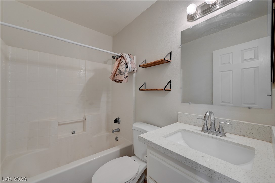 2025 Hollow Oak Avenue Property Photo 17