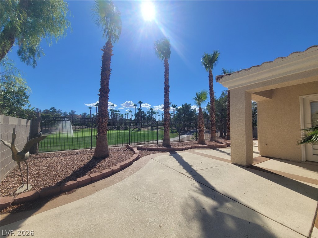 211 Arbour Garden Avenue Property Photo 23