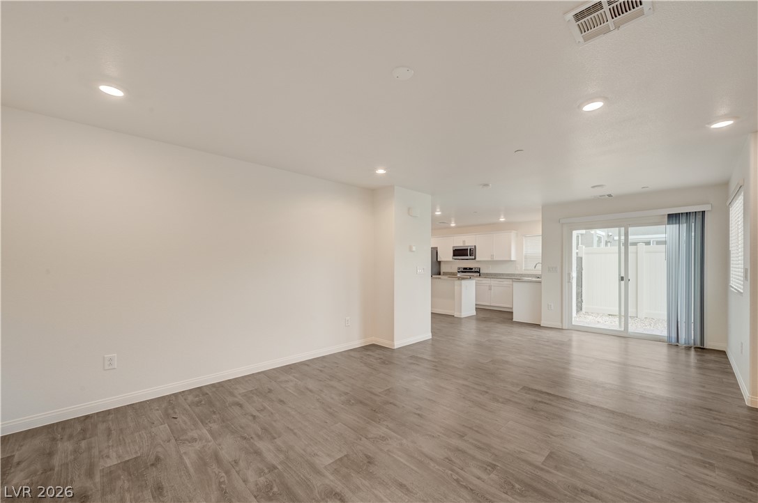 2902 Hemi Orange Avenue Property Photo 8