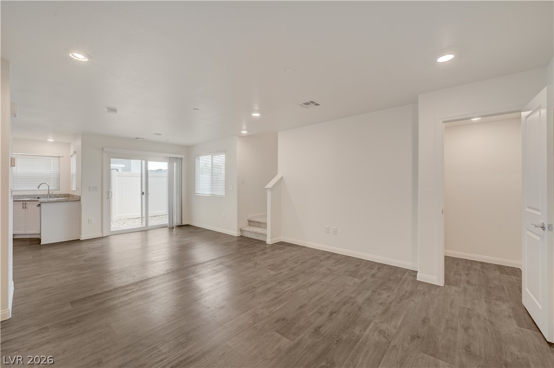 2902 Hemi Orange Avenue Property Photo 9