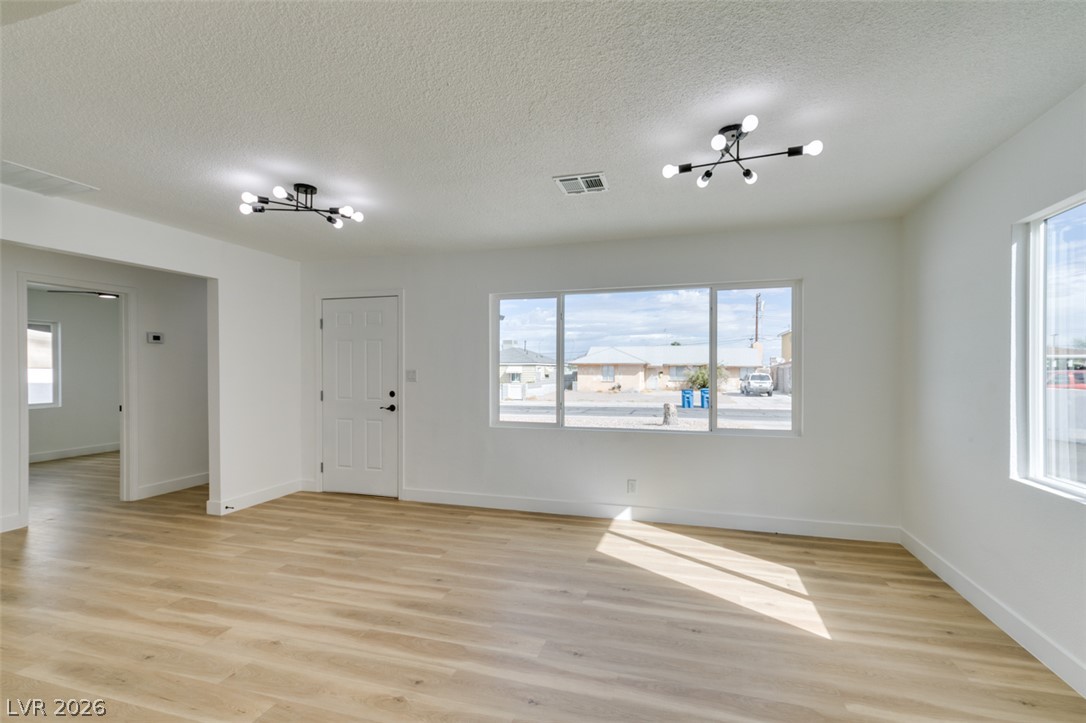 123 Elm Street Property Photo 8