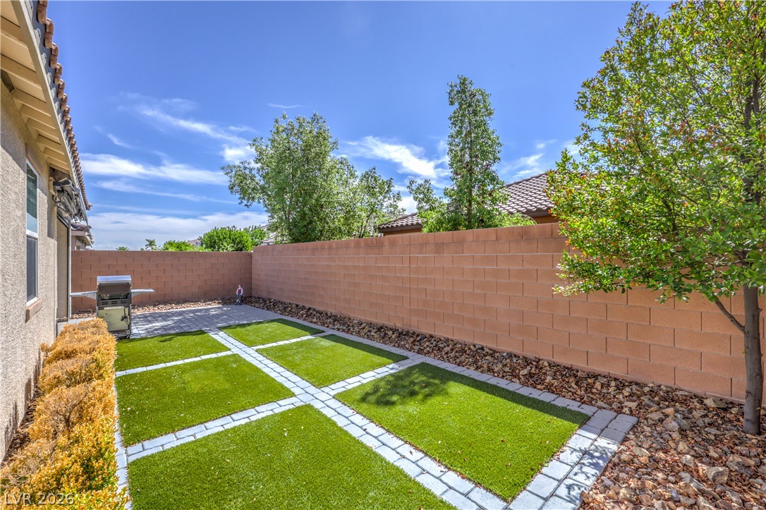 9265 Valley Betica Avenue Property Photo 28