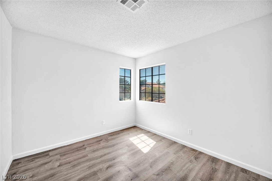 550 Kelsford Drive Property Photo 22