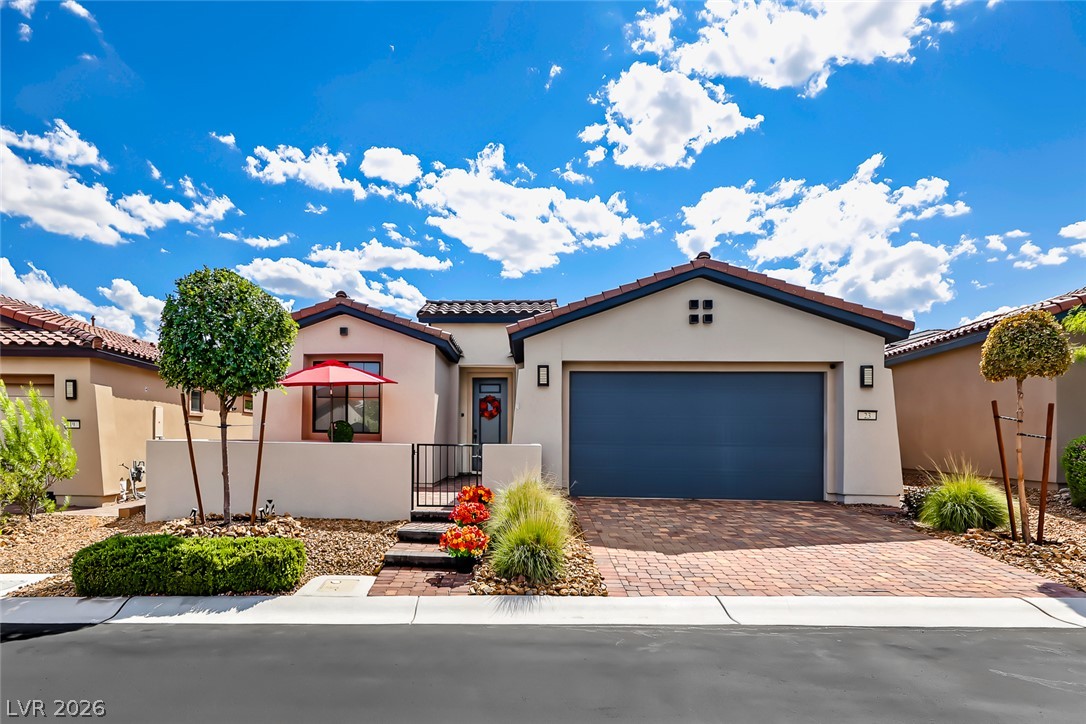 23 Arid Crest Avenue Property Photo 2
