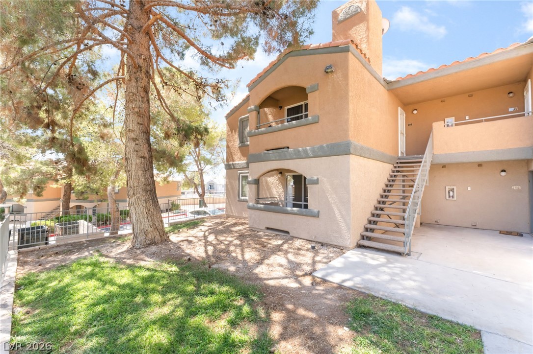 230 Mission Newport Lane 105 Property Photo 2