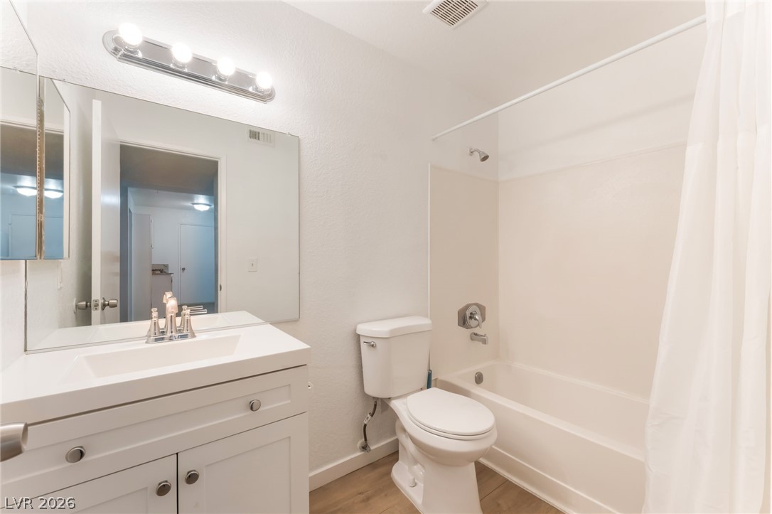 230 Mission Newport Lane 105 Property Photo 14