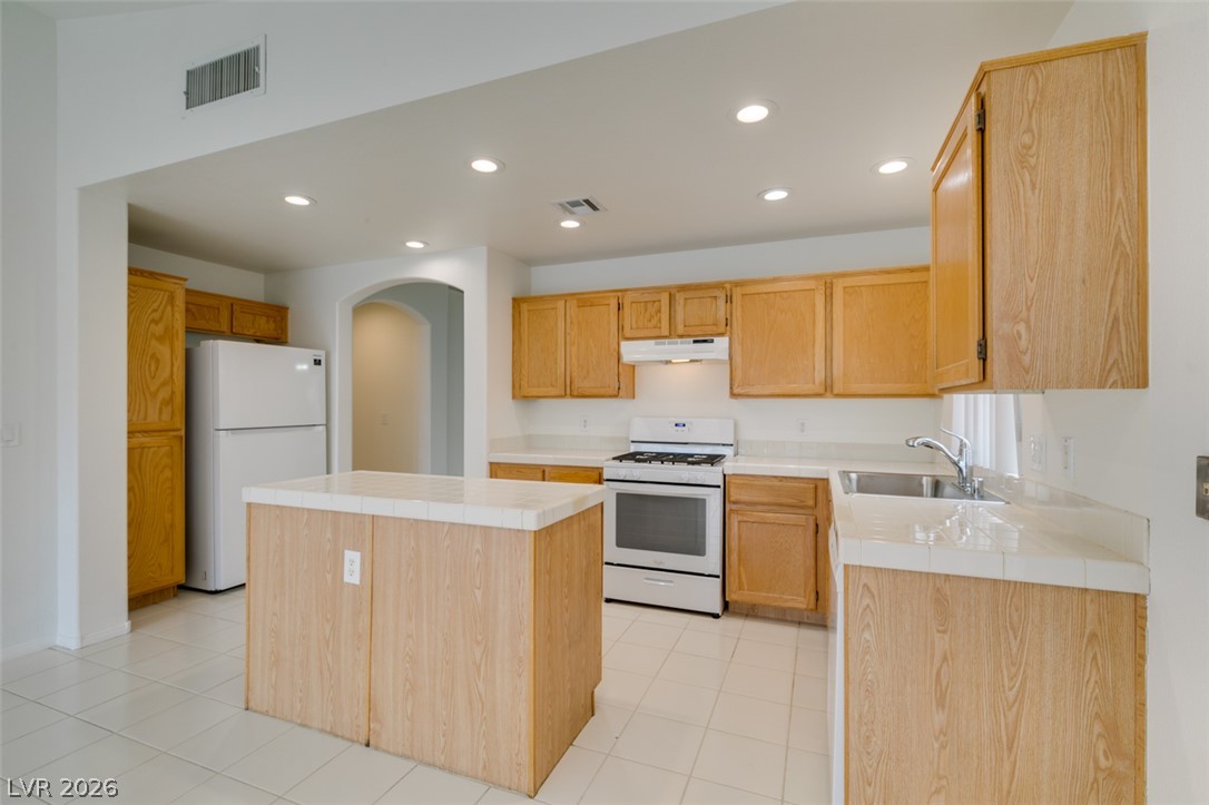 1920 Sondrio Drive Property Photo 3