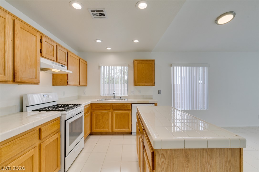 1920 Sondrio Drive Property Photo 4
