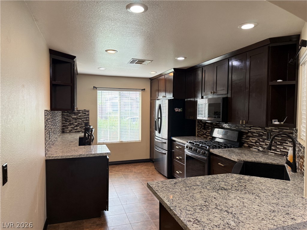 8068 Lyell Mountain Court Property Photo 8