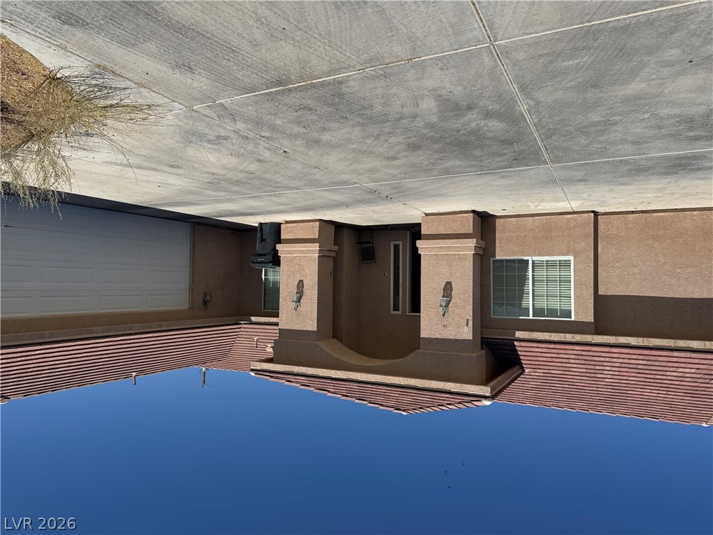 2011 South Highland Avenue Property Photo 1