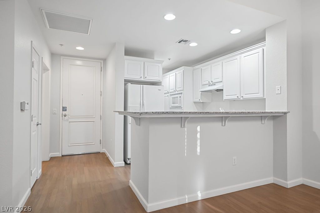47 East Agate Avenue 301 Property Photo 3