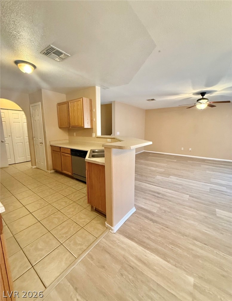 9619 Grapeland Avenue Property Photo 3
