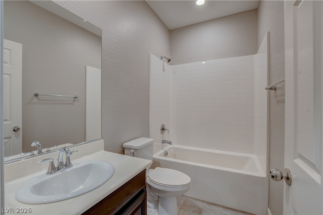 2420 Rainy Meadows Avenue Property Photo 38