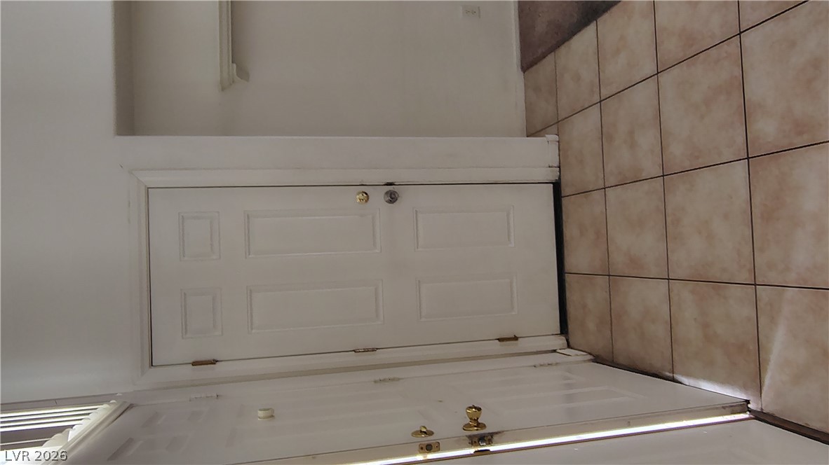 898 South Dancing Rain Court Property Photo 6
