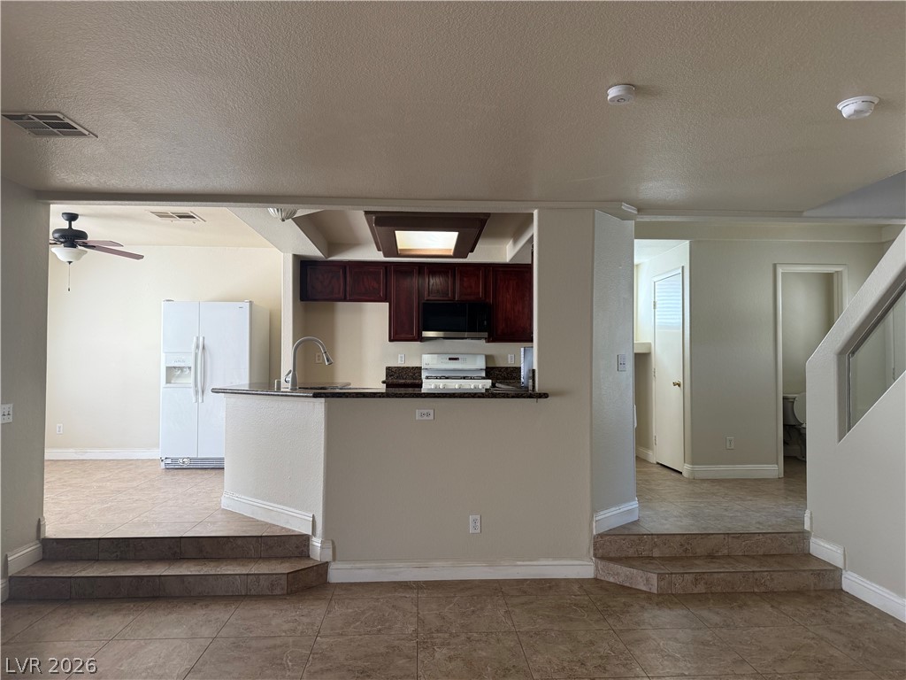 1709 Adobe Frost Court Property Photo 4