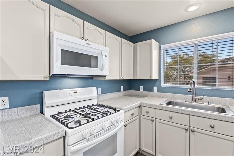 352 Amber Pine Street 201 Property Photo 3