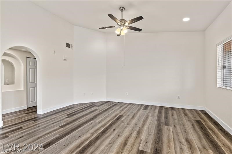 352 Amber Pine Street 201 Property Photo 9