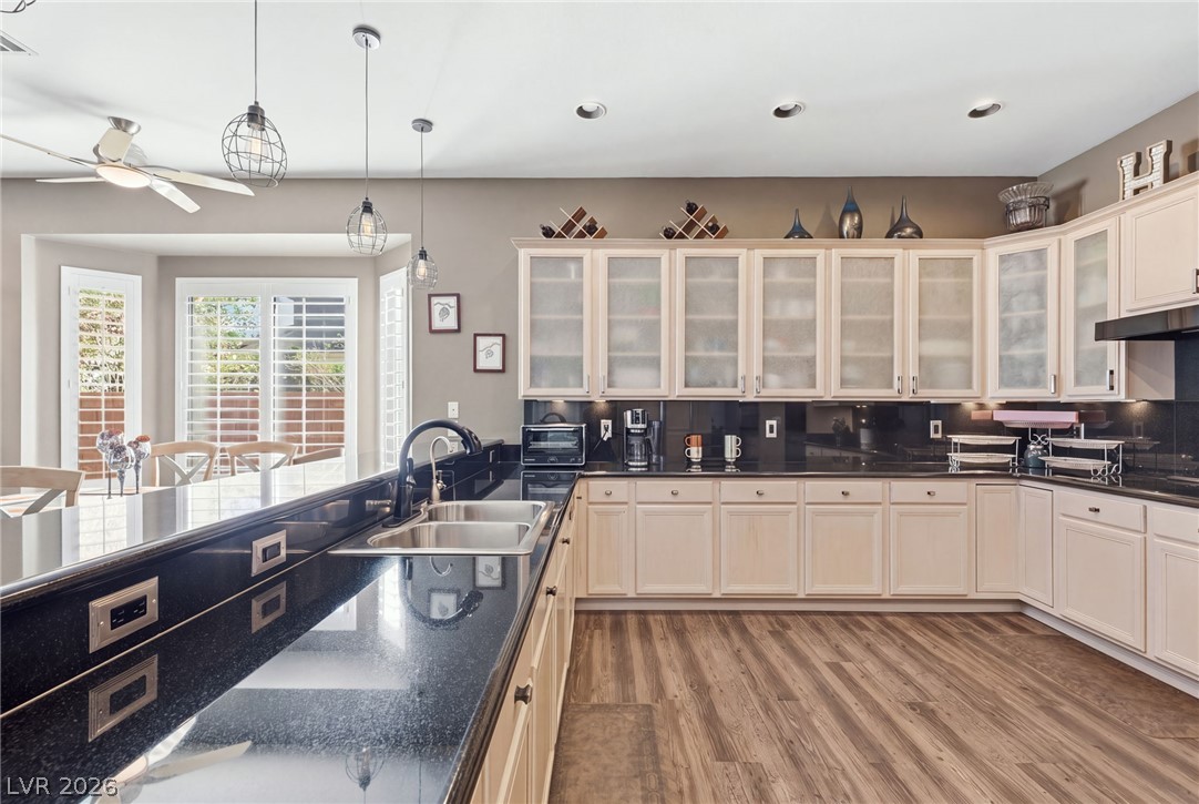 8052 Dark Hollow Place Property Photo 22