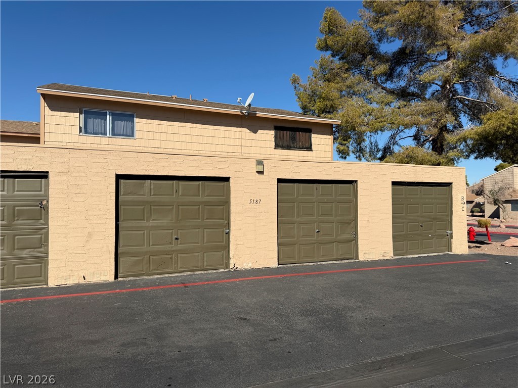 5187 Garden Lane C Property Photo 1