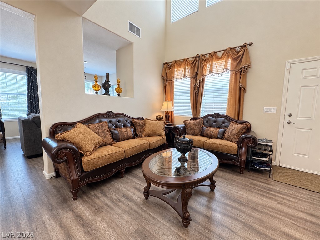7546 Dobroyd Drive Property Photo 3