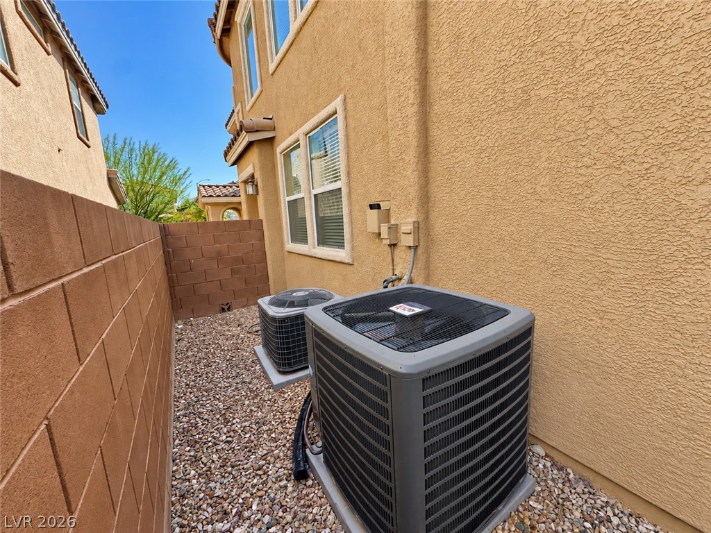 7546 Dobroyd Drive Property Photo 25
