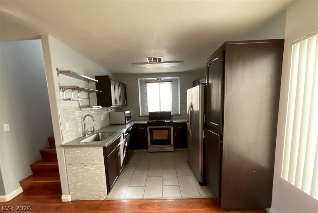 7203 Cestrum Road Property Photo 7