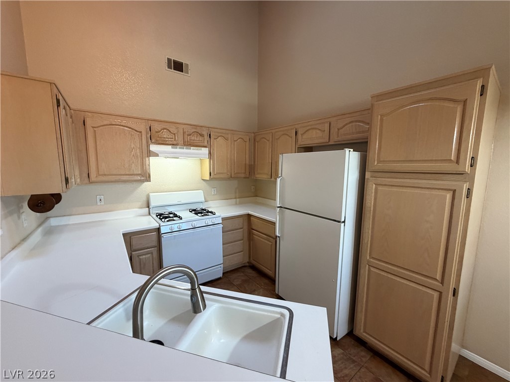 3320 South Fort Apache Road 201 Property Photo 3