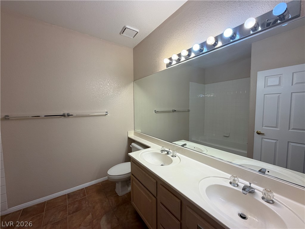 3320 South Fort Apache Road 201 Property Photo 16