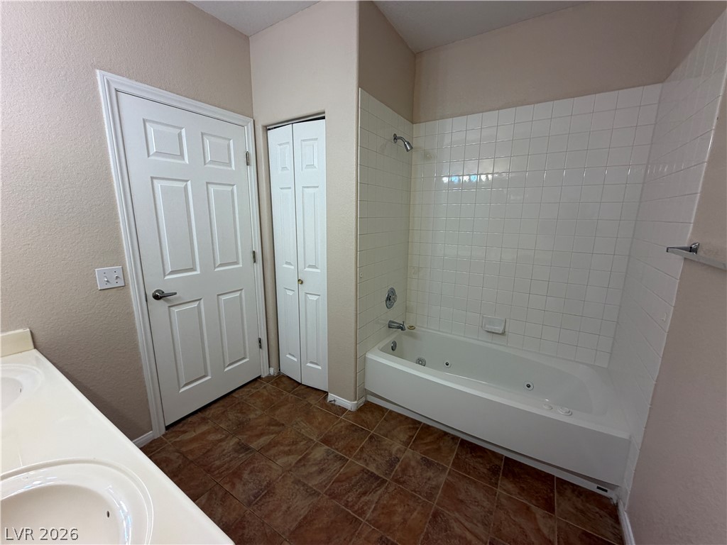 3320 South Fort Apache Road 201 Property Photo 17