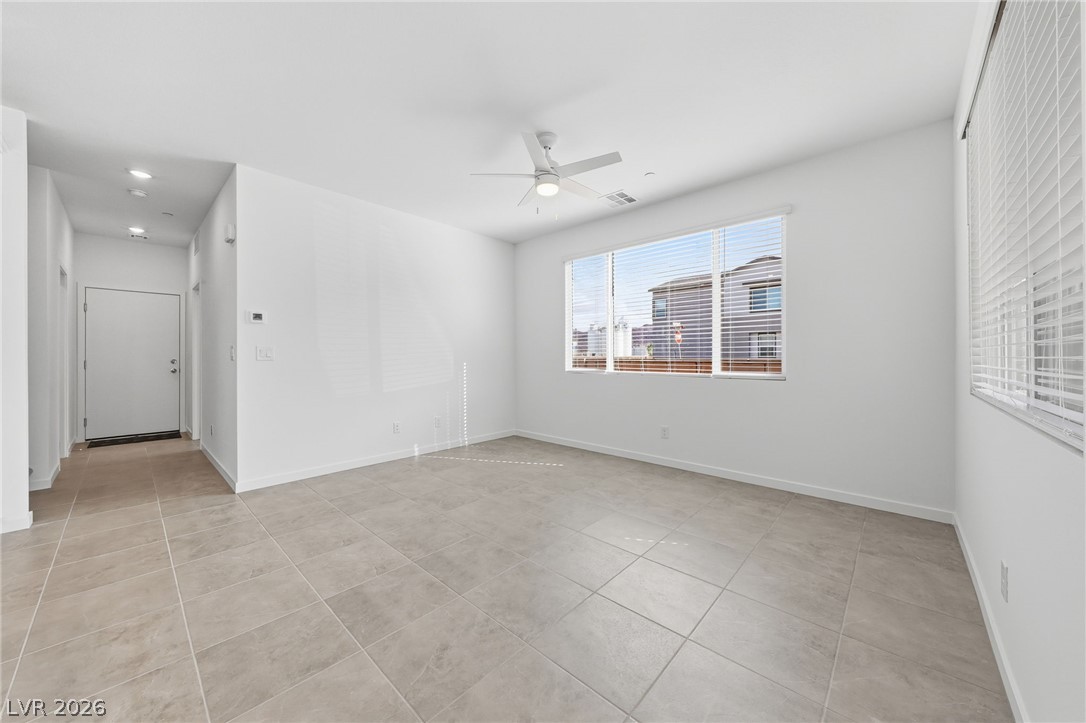 1531 Layla Crossing Avenue Property Photo 4