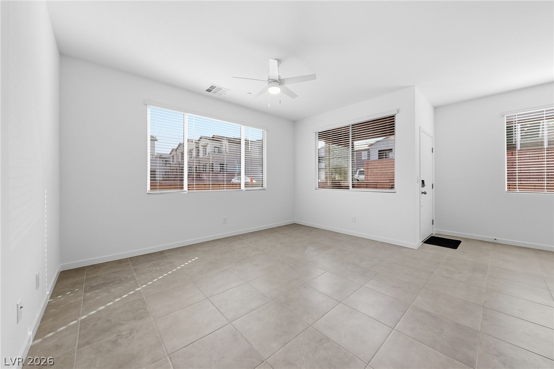 1531 Layla Crossing Avenue Property Photo 5