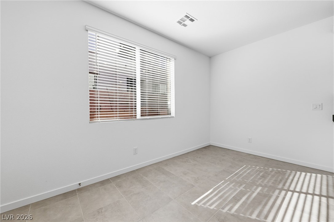 1531 Layla Crossing Avenue Property Photo 9