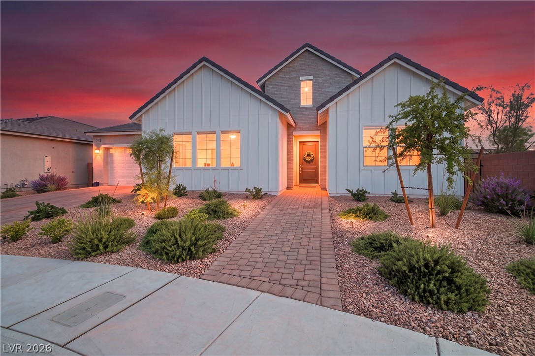 5745 North Golden Chase Court Property Photo 1