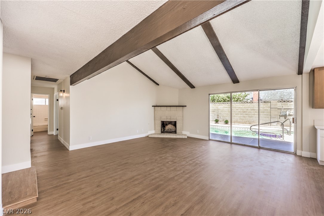 4506 Palencia Avenue Property Photo 9