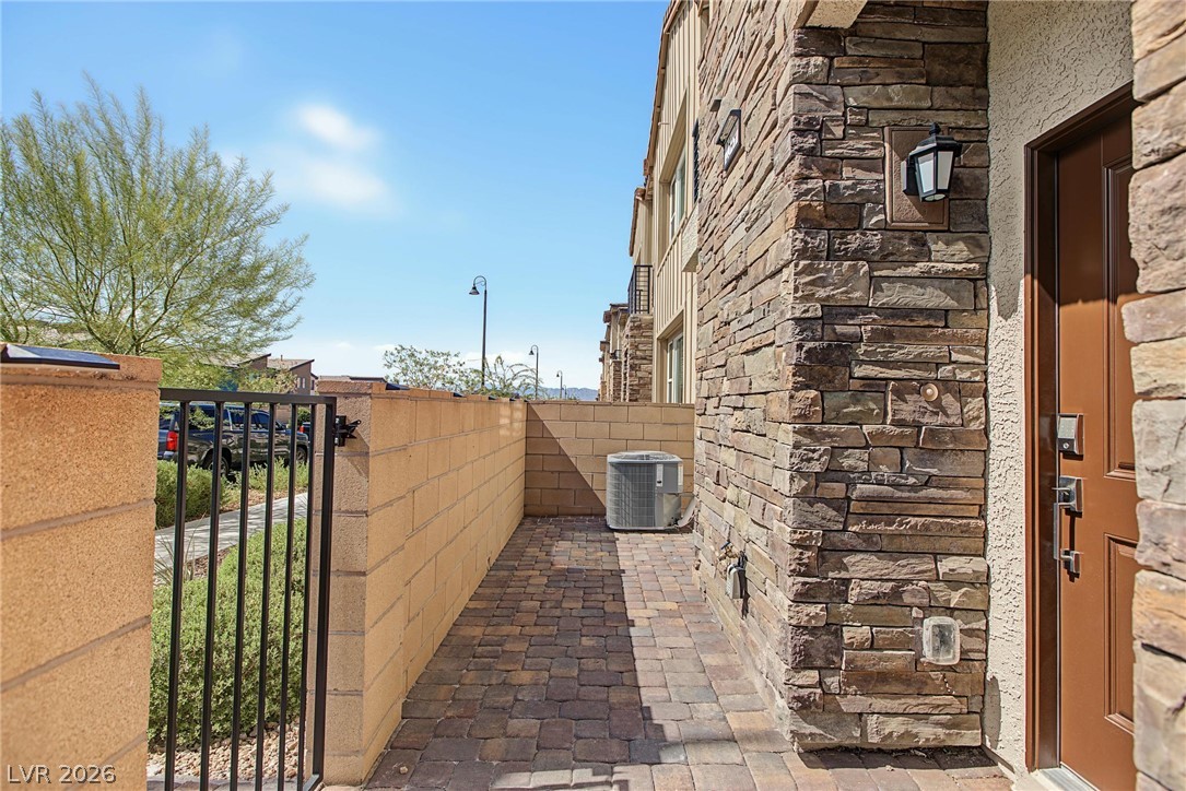 2549 Venetia Pointe Street Property Photo 4