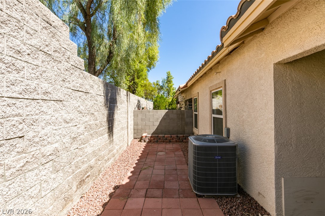 9712 Fionna Lane 102 Property Photo 28