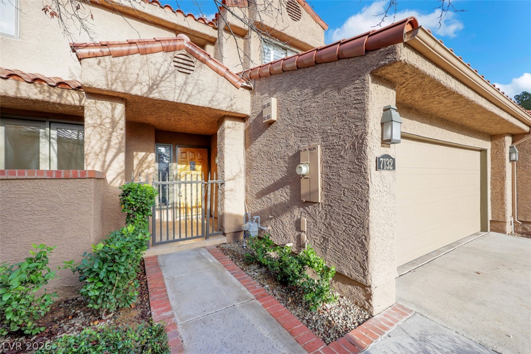 7132 Mission Hills Drive Property Photo 1