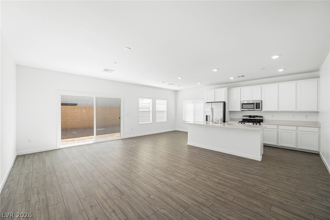 9933 Kimura Hills Avenue Property Photo 3