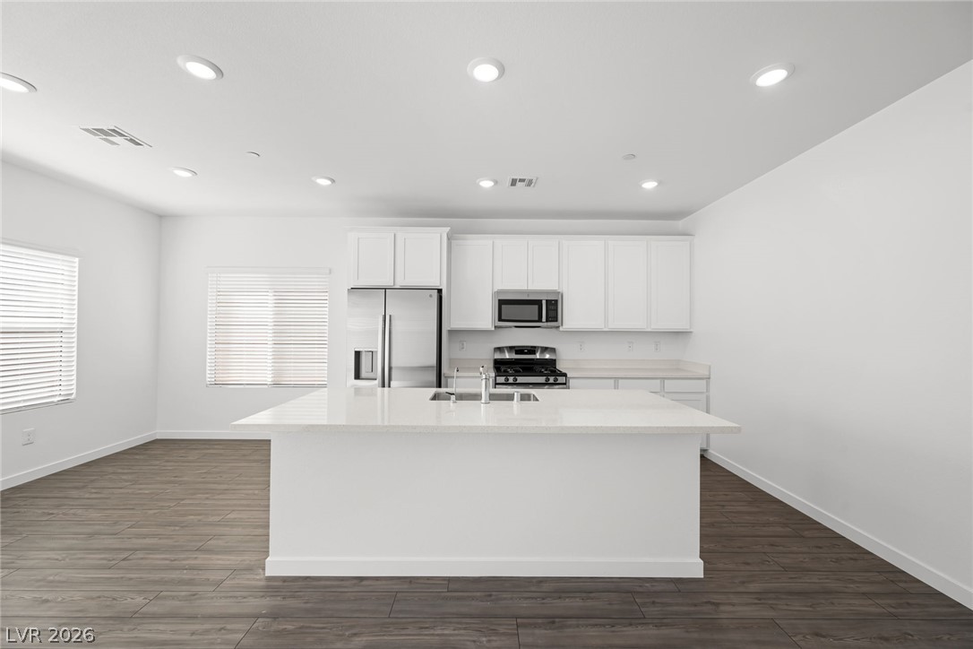 9933 Kimura Hills Avenue Property Photo 6