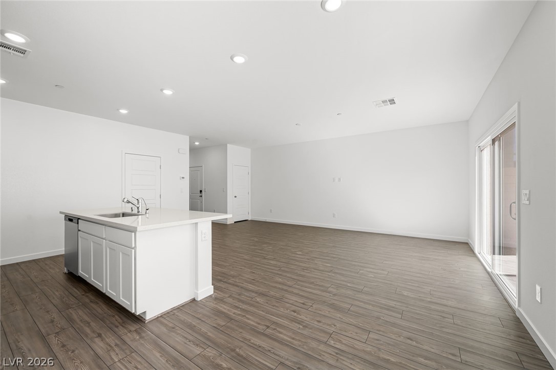 9933 Kimura Hills Avenue Property Photo 10