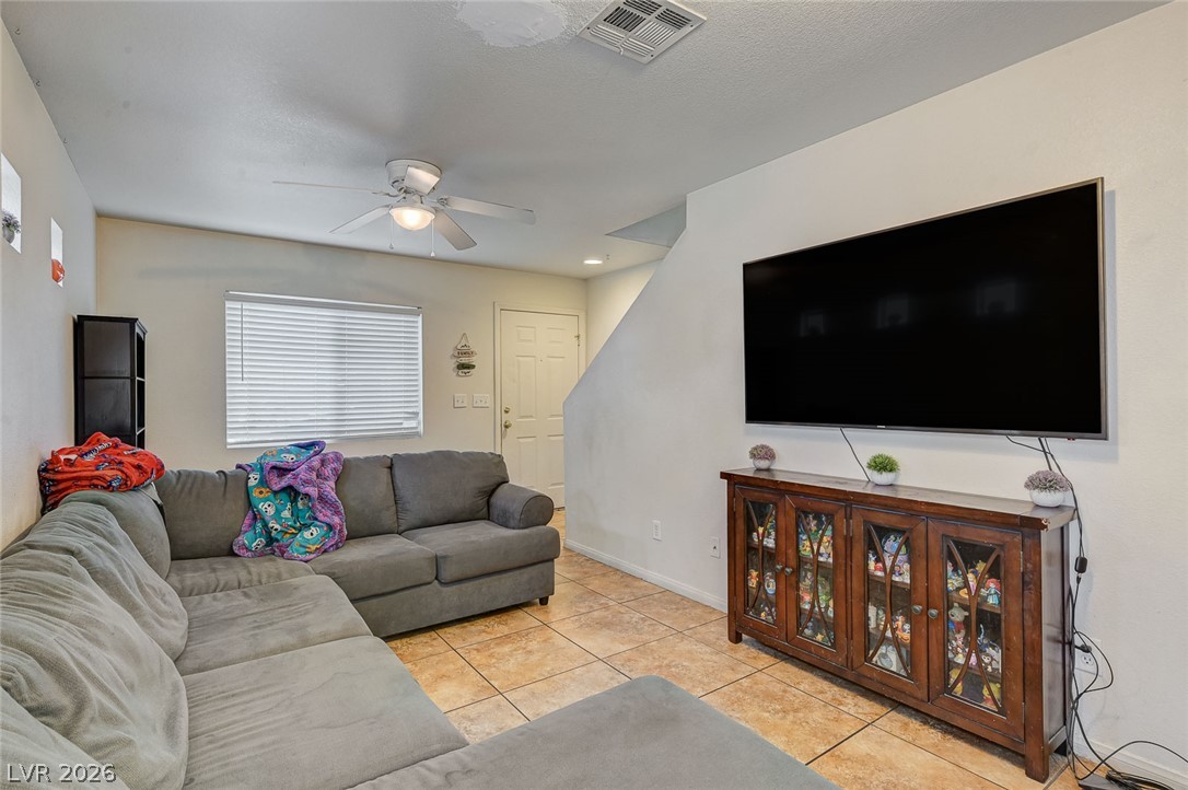 5151 Starter Avenue Property Photo 7