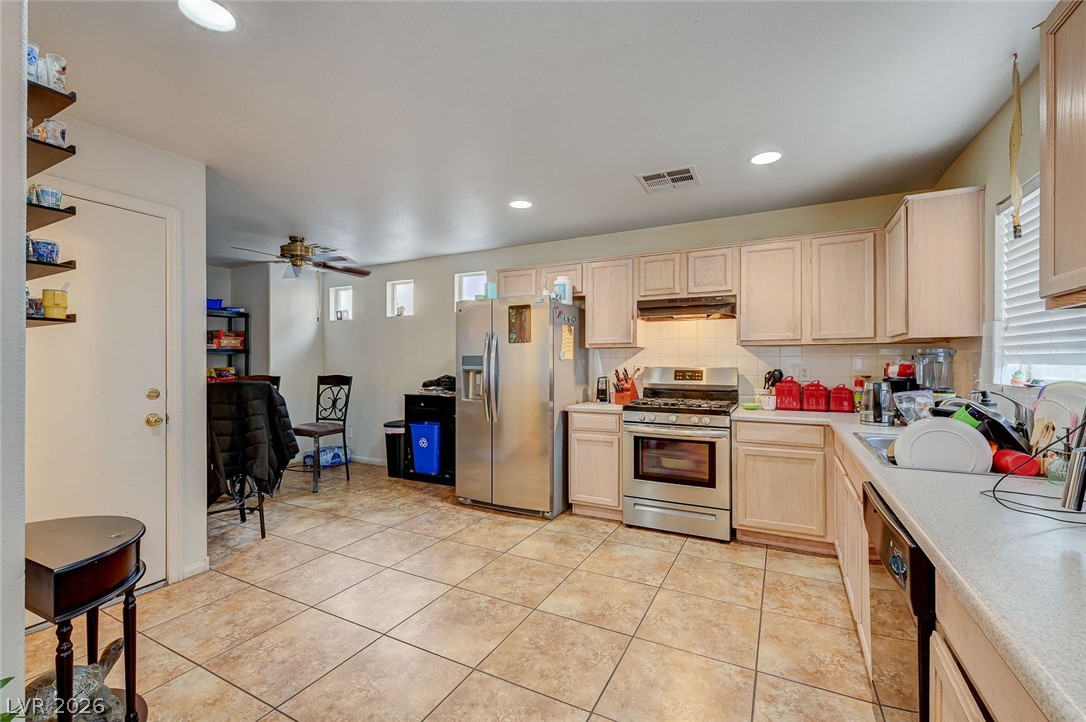 5151 Starter Avenue Property Photo 8