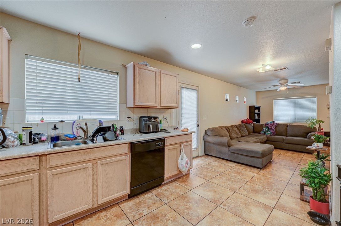 5151 Starter Avenue Property Photo 10