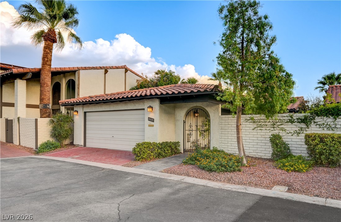 3005 Plaza De Rosa Property Photo 1