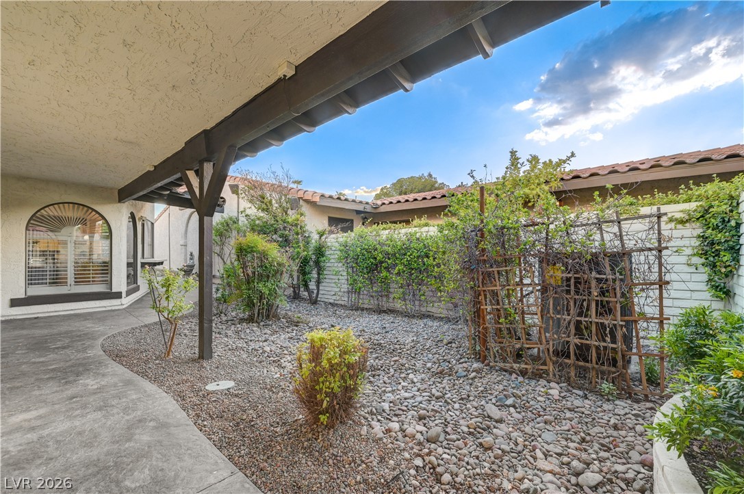 3005 Plaza De Rosa Property Photo 4