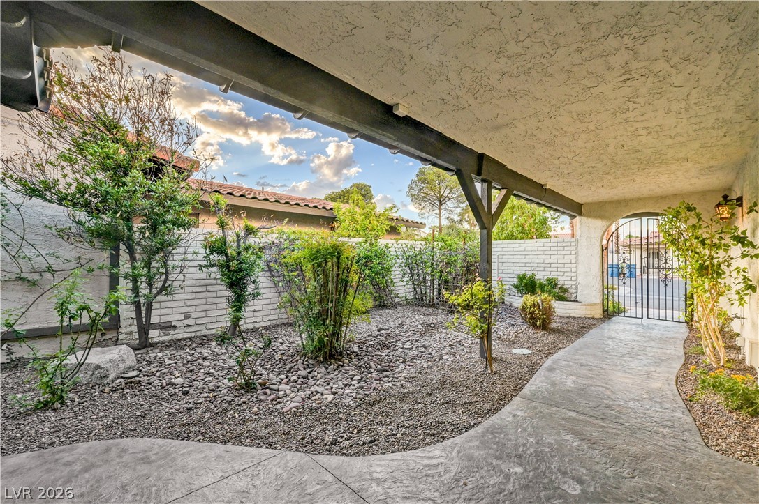 3005 Plaza De Rosa Property Photo 5