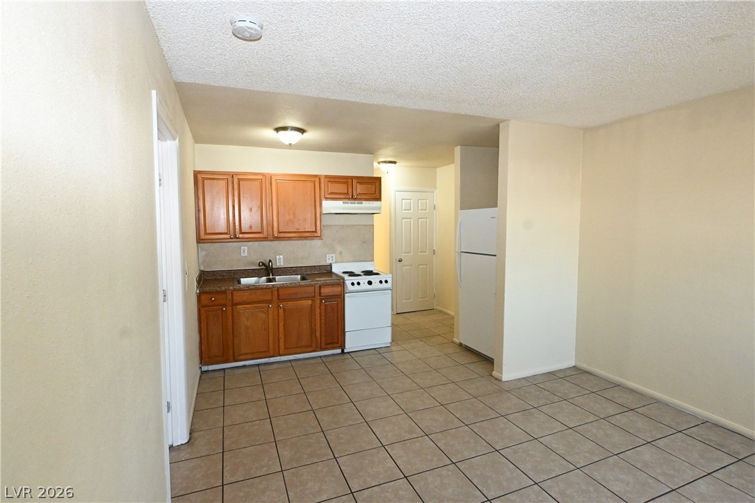 3021 East Carey Avenue 6 Property Photo 3