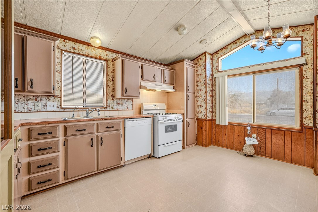 520 West Basin Avenue Property Photo 3