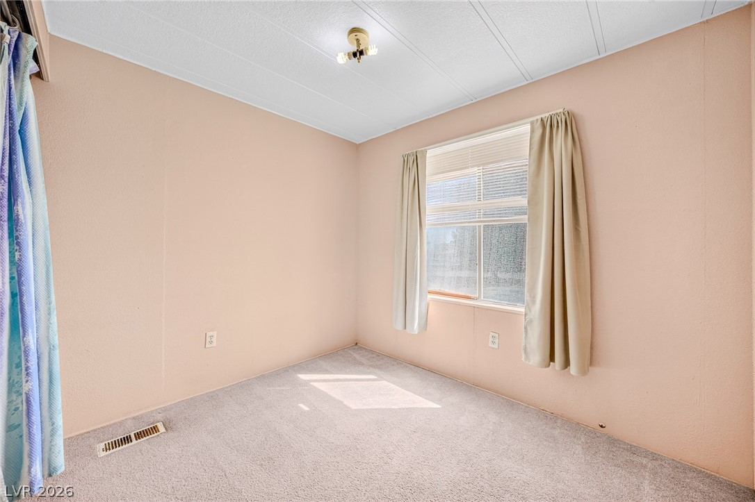 520 West Basin Avenue Property Photo 17