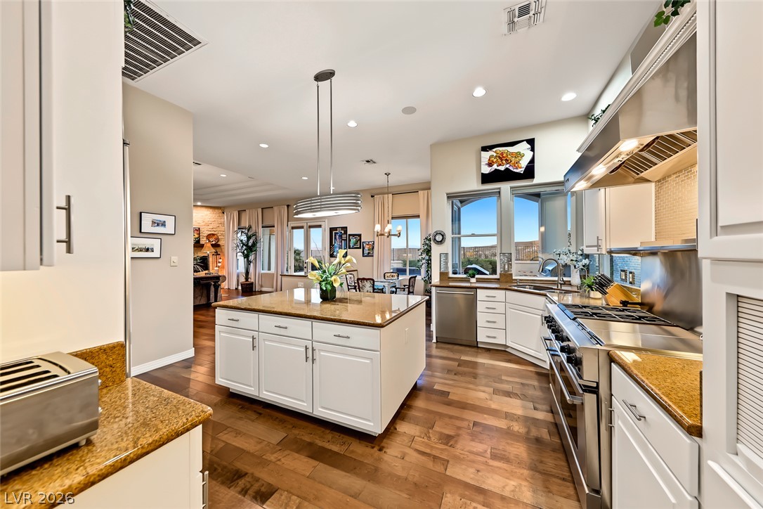25 Avenida Fiori Property Photo 29